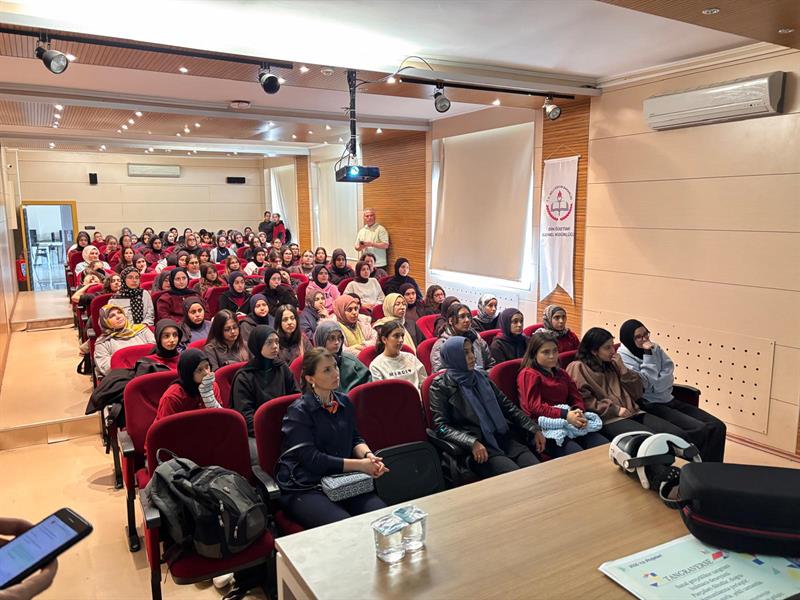 XRLab Ekibi Şehit Fatih Kalu Anadolu İmam Hatip Lisesiʼne Konuk Oldu