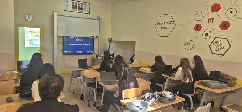 Eğitimde Teknoloji ve Sanal Gerçeklik Gözlüğü Entegrasyonu Semineri