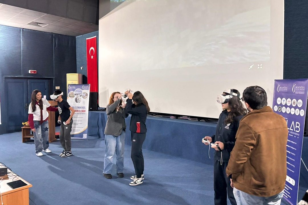 MCBÜʼde “Geleceği Yaşayarak Öğren” Bilim Kafe Etkinliği Gerçekleştirildi