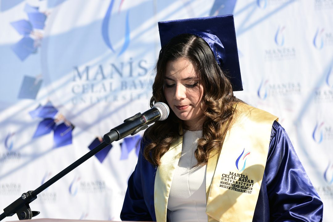 MCBÜ Teknik Bilimler MYO Mezunlarını Uğurladı